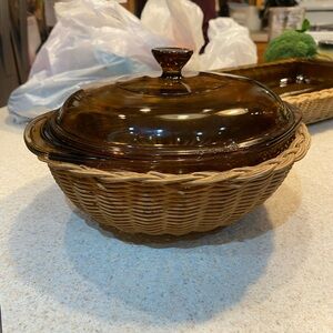 Pyrex Amber Glass Casserole Dish with Lid and Wicker Holder 1.5L